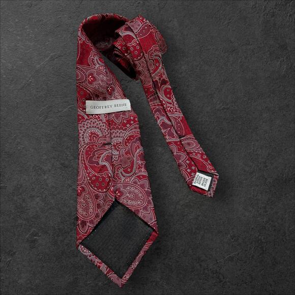 Geoffrey Beene Men's Red + Blue Paisley 100% Silk Professional Tie - Picture 1 of 3